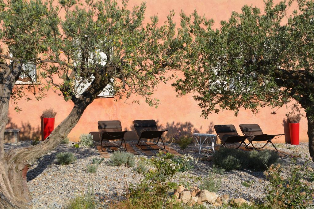 Bed and Breakfast Les Jardins De L'Ermitage Ле Саль-Сюр-Вердон Экстерьер фото