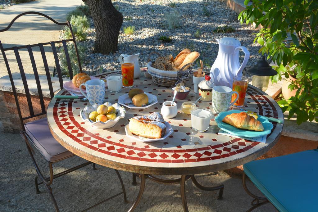 Bed and Breakfast Les Jardins De L'Ermitage Ле Саль-Сюр-Вердон Экстерьер фото